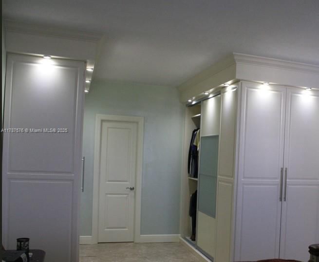 Real estate property located at 4200 Hillcrest Dr #1017, Broward, Hillcrest East No 24 Cond, Hollywood, FL