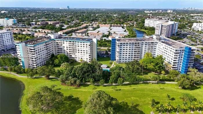 Real estate property located at 4200 Hillcrest Dr #1017, Broward, Hillcrest East No 24 Cond, Hollywood, FL