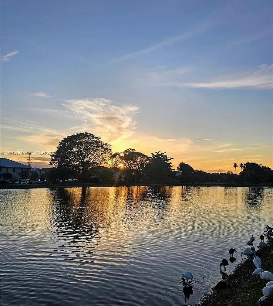 Real estate property located at 4200 Hillcrest Dr #1017, Broward, Hillcrest East No 24 Cond, Hollywood, FL
