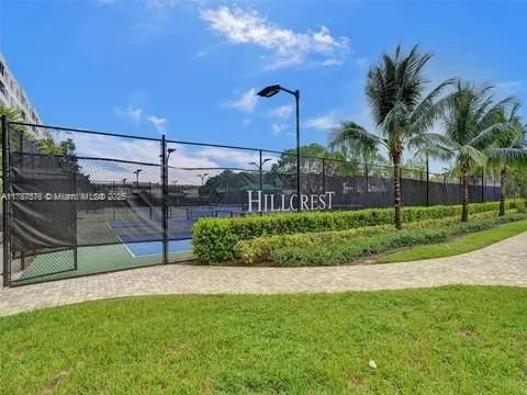 Real estate property located at 4200 Hillcrest Dr #1017, Broward, Hillcrest East No 24 Cond, Hollywood, FL