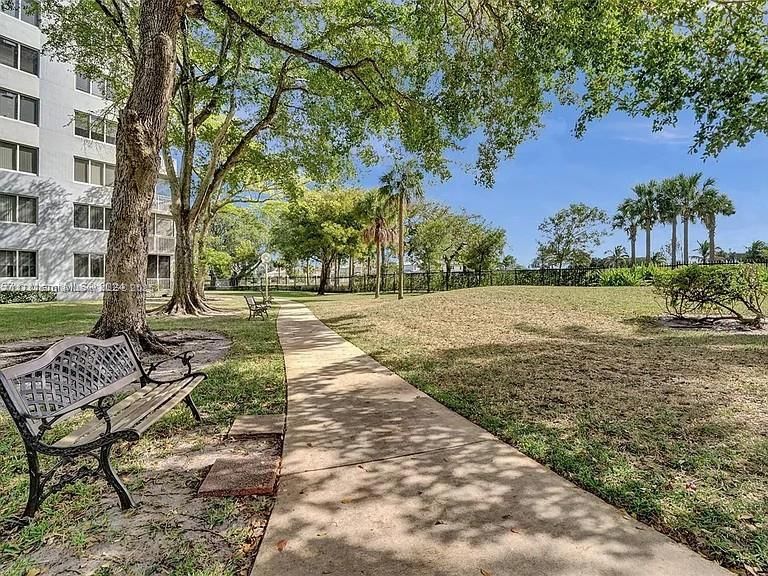 Real estate property located at 4200 Hillcrest Dr #1017, Broward, Hillcrest East No 24 Cond, Hollywood, FL