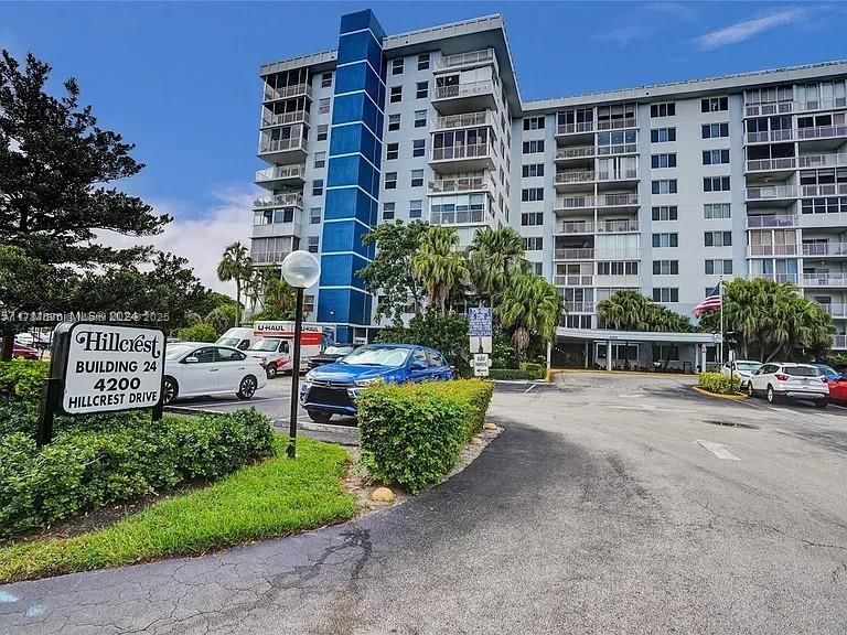 Real estate property located at 4200 Hillcrest Dr #1017, Broward, Hillcrest East No 24 Cond, Hollywood, FL