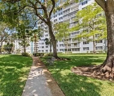 Real estate property located at 4200 Hillcrest Dr #1017, Broward, Hillcrest East No 24 Cond, Hollywood, FL