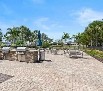 Real estate property located at 4200 Hillcrest Dr #1017, Broward, Hillcrest East No 24 Cond, Hollywood, FL