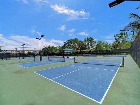 Real estate property located at 4200 Hillcrest Dr #1017, Broward, Hillcrest East No 24 Cond, Hollywood, FL
