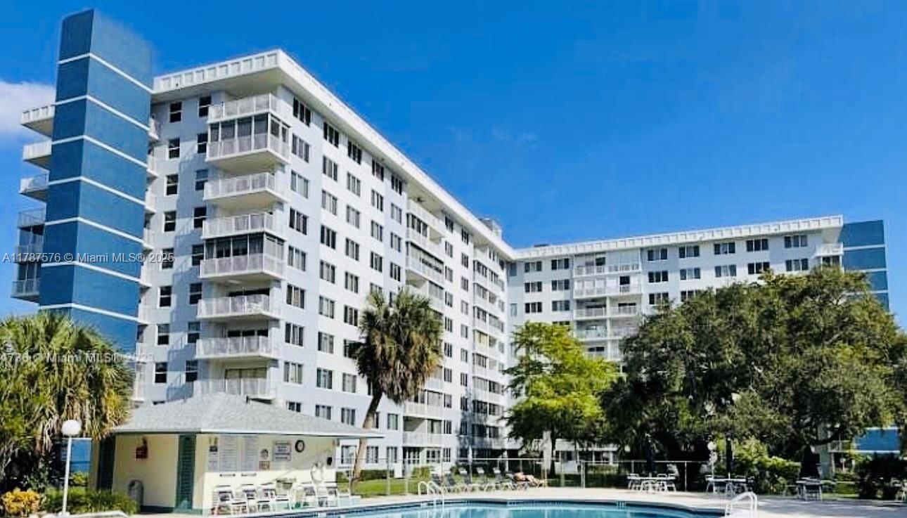 Real estate property located at 4200 Hillcrest Dr #1017, Broward, Hillcrest East No 24 Cond, Hollywood, FL