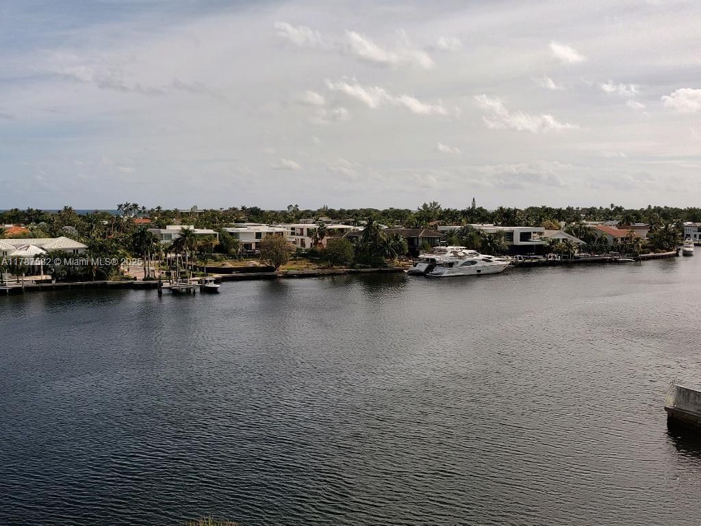 Real estate property located at 20515 Country Club Dr #646, Miami-dade, Waterview Condo, Aventura, FL