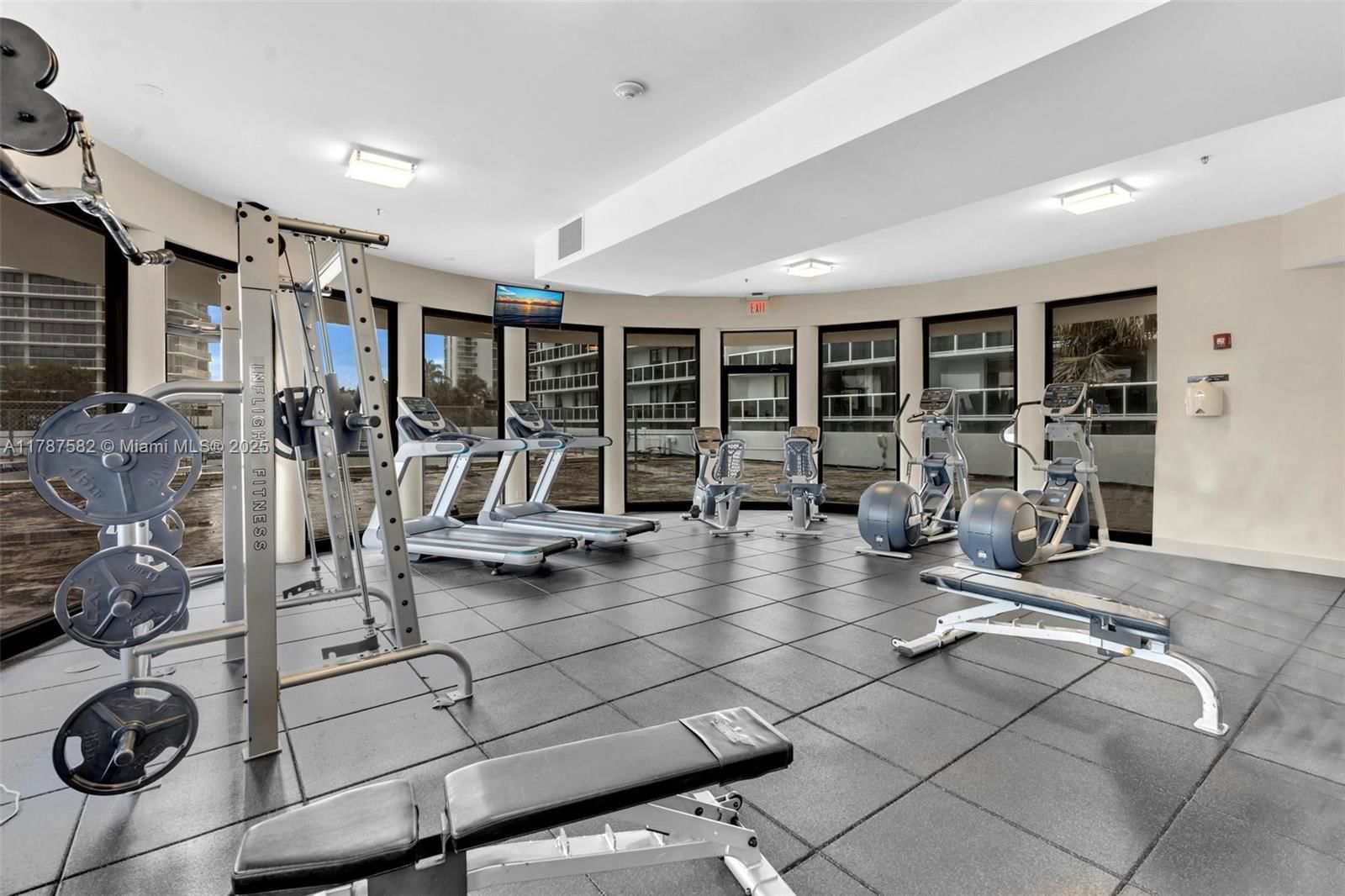 Real estate property located at 20515 Country Club Dr #646, Miami-dade, Waterview Condo, Aventura, FL