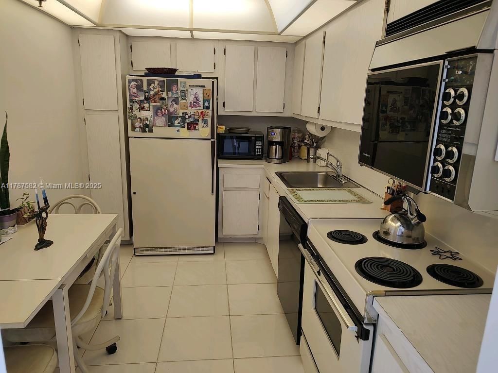 Real estate property located at 20515 Country Club Dr #646, Miami-dade, Waterview Condo, Aventura, FL
