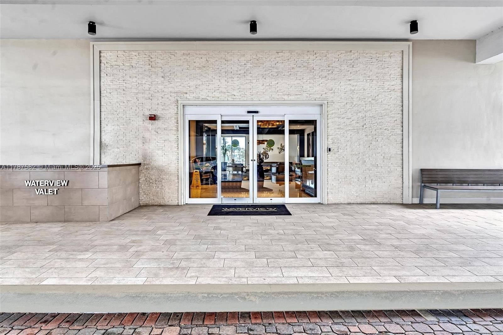 Real estate property located at 20515 Country Club Dr #646, Miami-dade, Waterview Condo, Aventura, FL