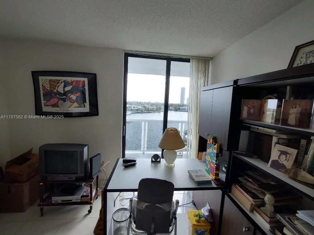 Real estate property located at 20515 Country Club Dr #646, Miami-dade, Waterview Condo, Aventura, FL