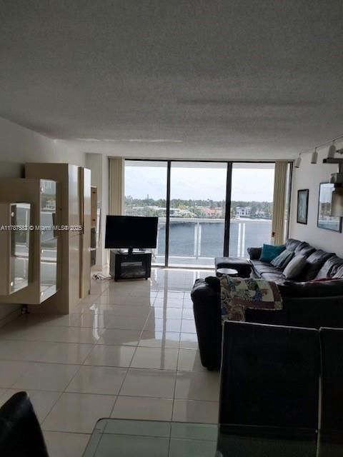 Real estate property located at 20515 Country Club Dr #646, Miami-dade, Waterview Condo, Aventura, FL