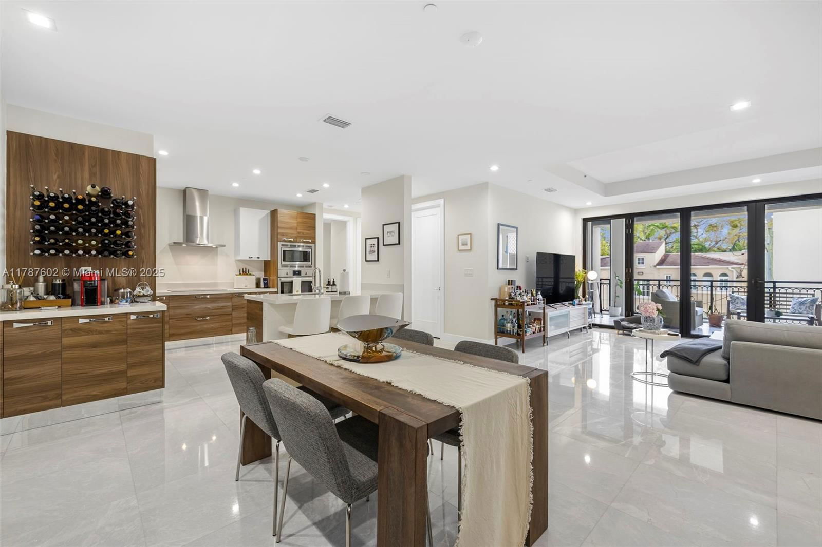 Real estate property located at 718 Valencia Ave #206, Miami-dade, Biltmore Parc Condo, Coral Gables, FL