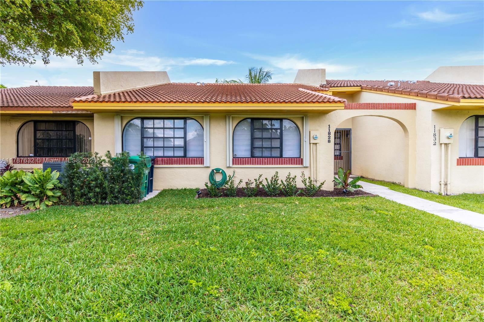 Real estate property located at 11828 103rd Ln, Miami-dade, 1st Amend Plat Of Springf, Miami, FL