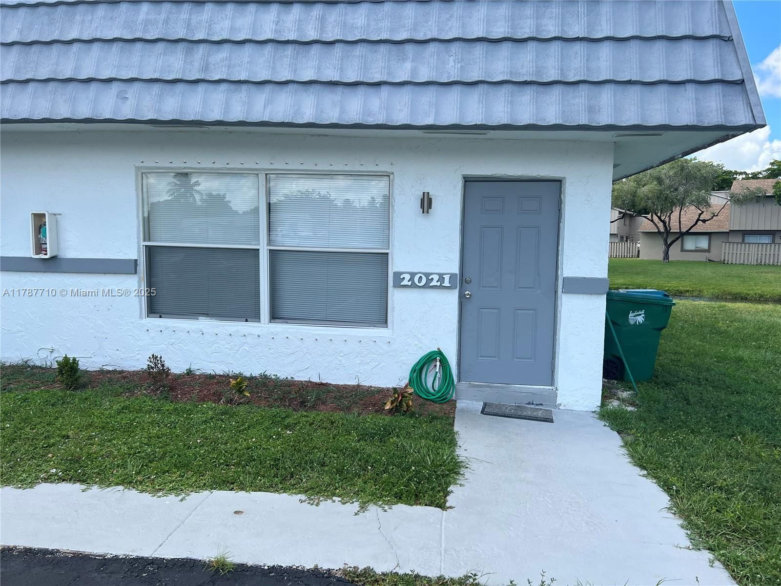 Real estate property located at 2021 59th Ter, Broward, Lauderhill Manor, Lauderhill, FL