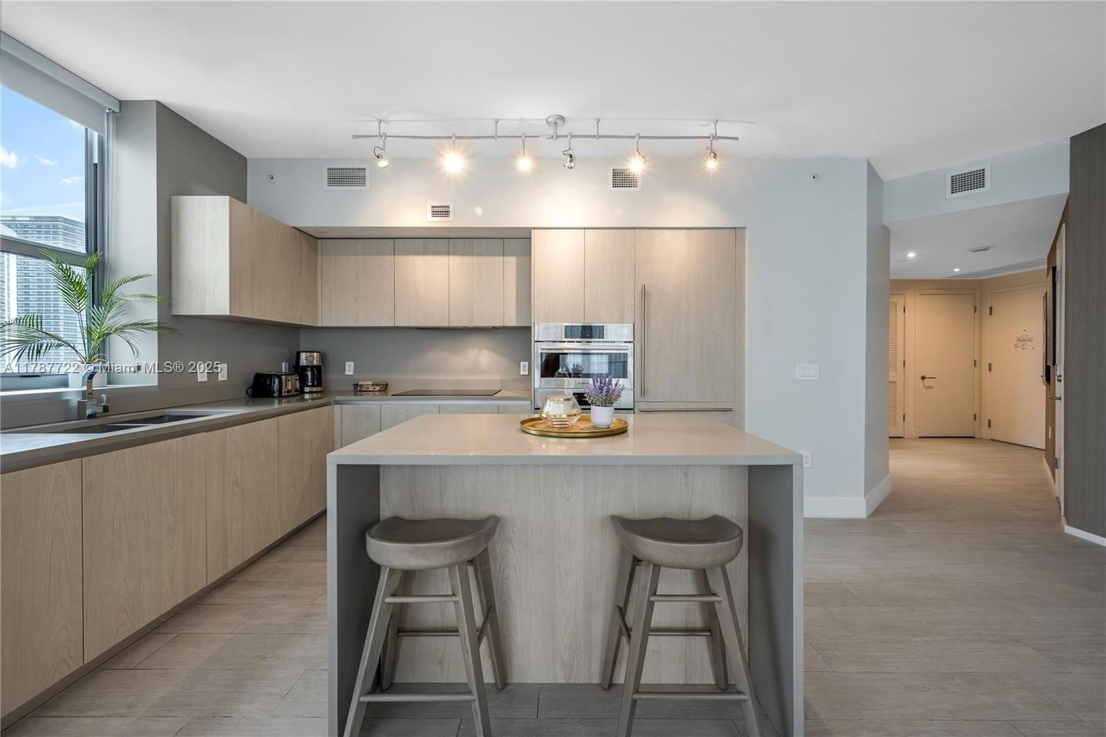 Real estate property located at 4010 Ocean Dr R2501, Broward, 4010 South Ocean Condo, Hollywood, FL