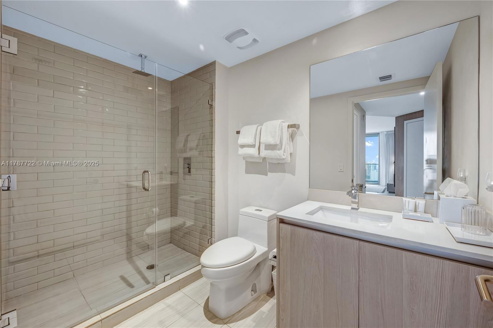 Real estate property located at 4010 Ocean Dr R2501, Broward, 4010 South Ocean Condo, Hollywood, FL