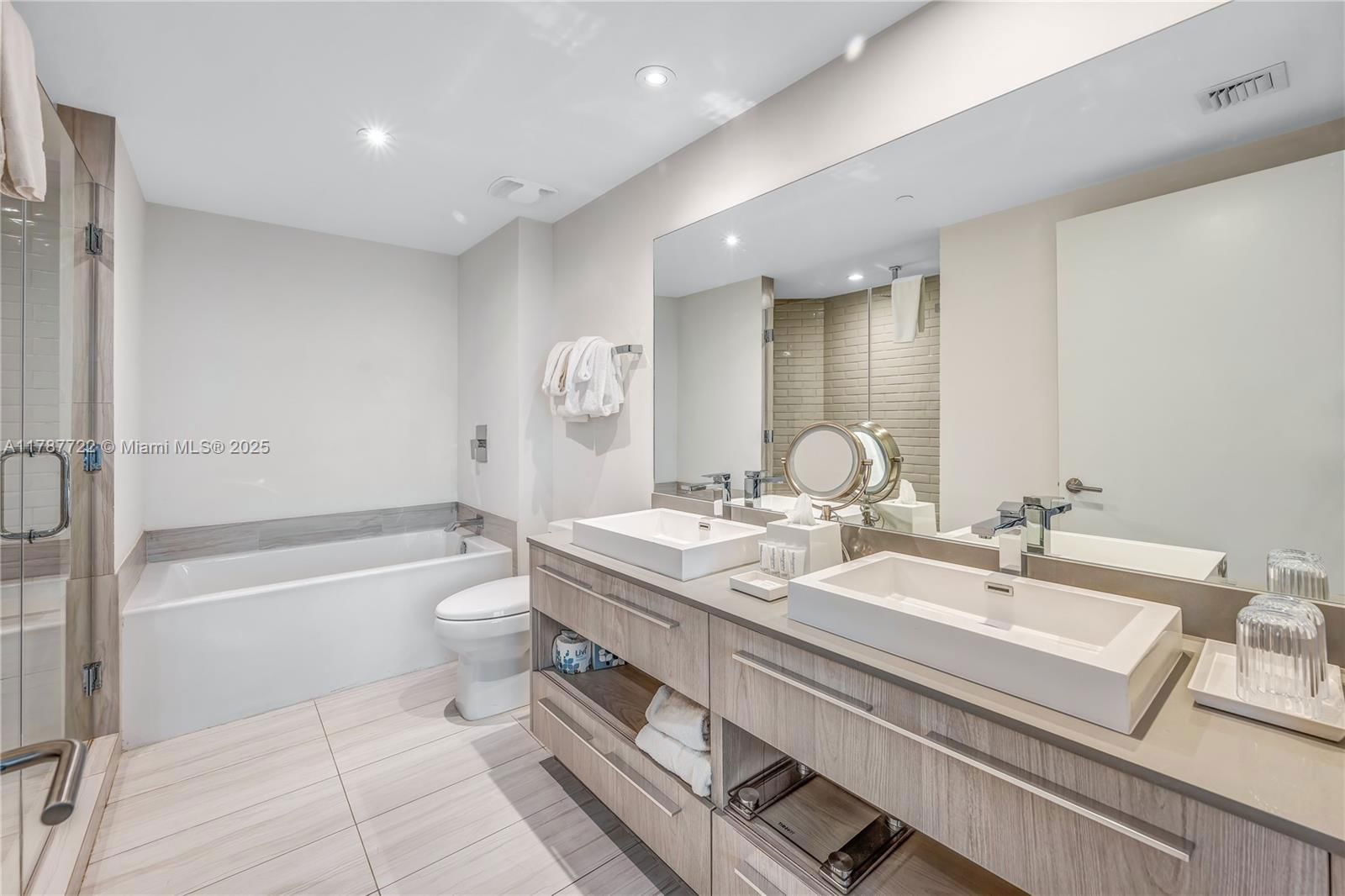 Real estate property located at 4010 Ocean Dr R2501, Broward, 4010 South Ocean Condo, Hollywood, FL