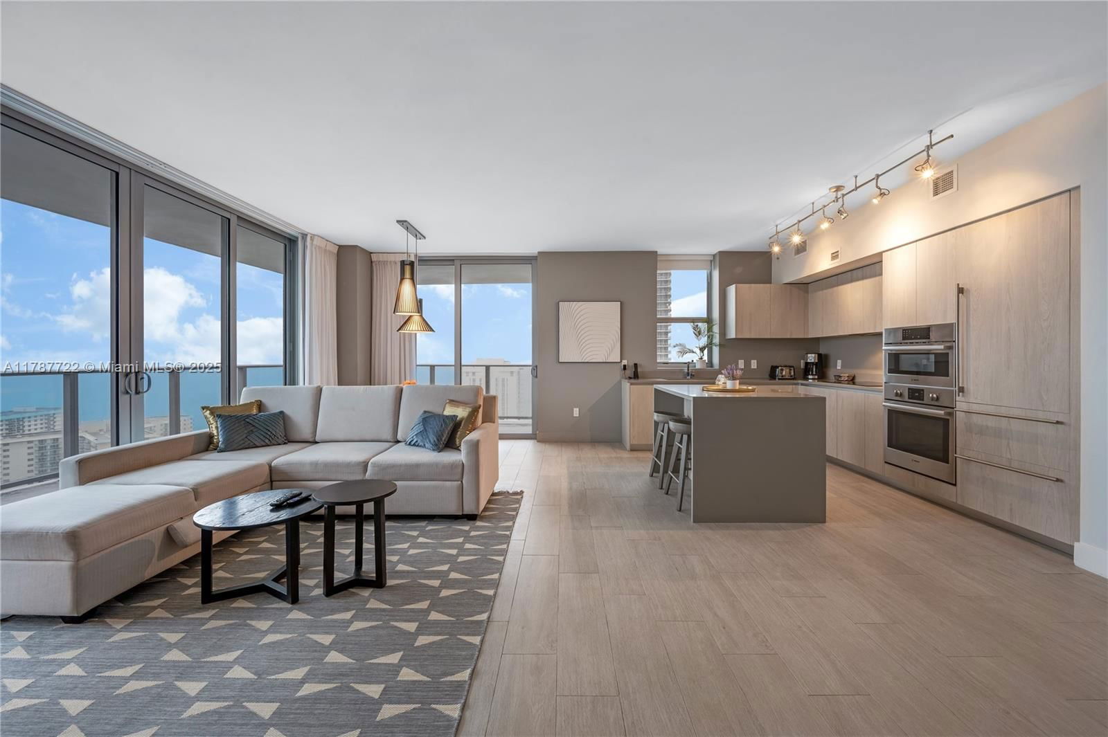 Real estate property located at 4010 Ocean Dr R2501, Broward, 4010 South Ocean Condo, Hollywood, FL