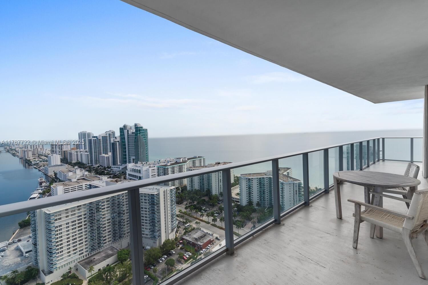 Real estate property located at 4010 Ocean Dr R2501, Broward, 4010 South Ocean Condo, Hollywood, FL