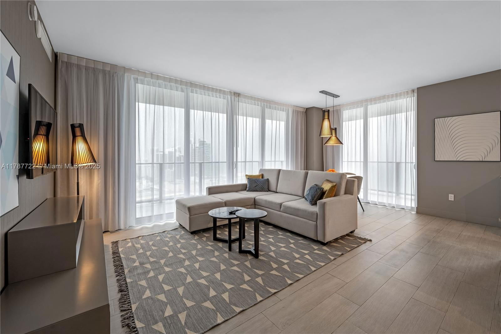 Real estate property located at 4010 Ocean Dr R2501, Broward, 4010 South Ocean Condo, Hollywood, FL