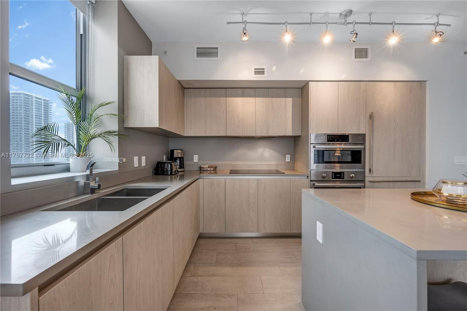Real estate property located at 4010 Ocean Dr R2501, Broward, 4010 South Ocean Condo, Hollywood, FL