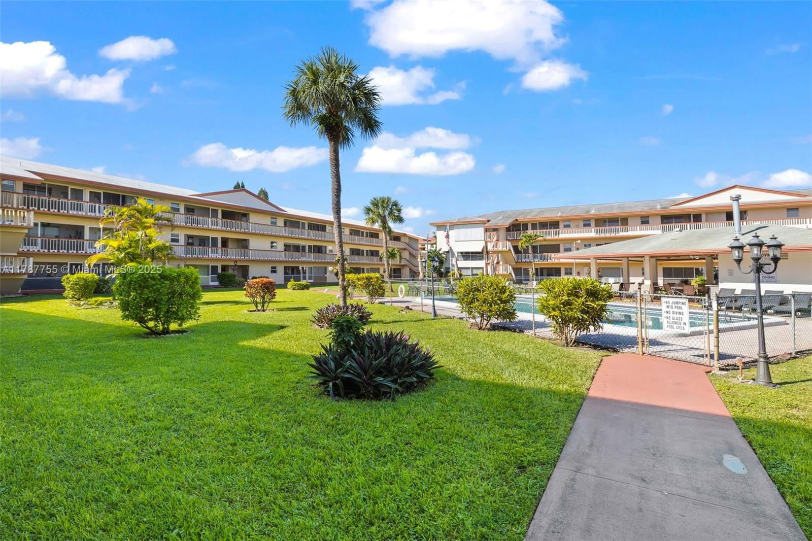 Real estate property located at 5300 Washington St Q207, Broward, Beverly Hills Condo Numbe, Hollywood, FL
