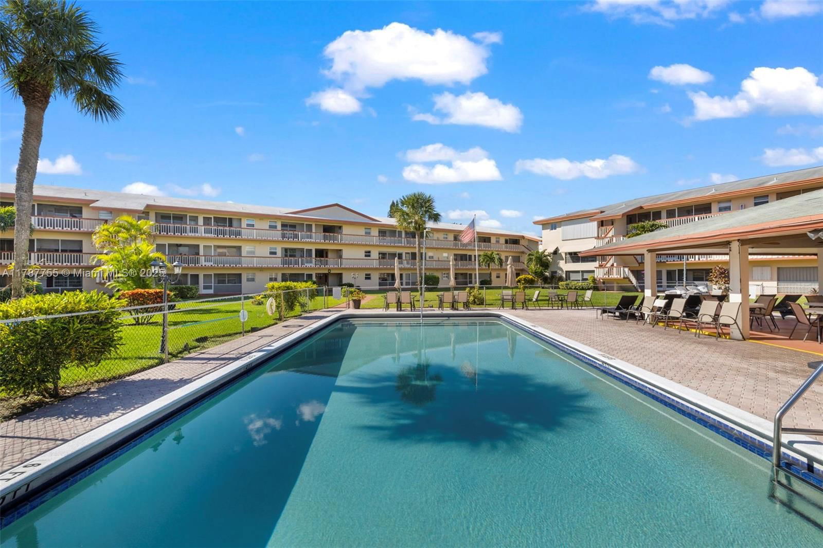 Real estate property located at 5300 Washington St Q207, Broward, Beverly Hills Condo Numbe, Hollywood, FL