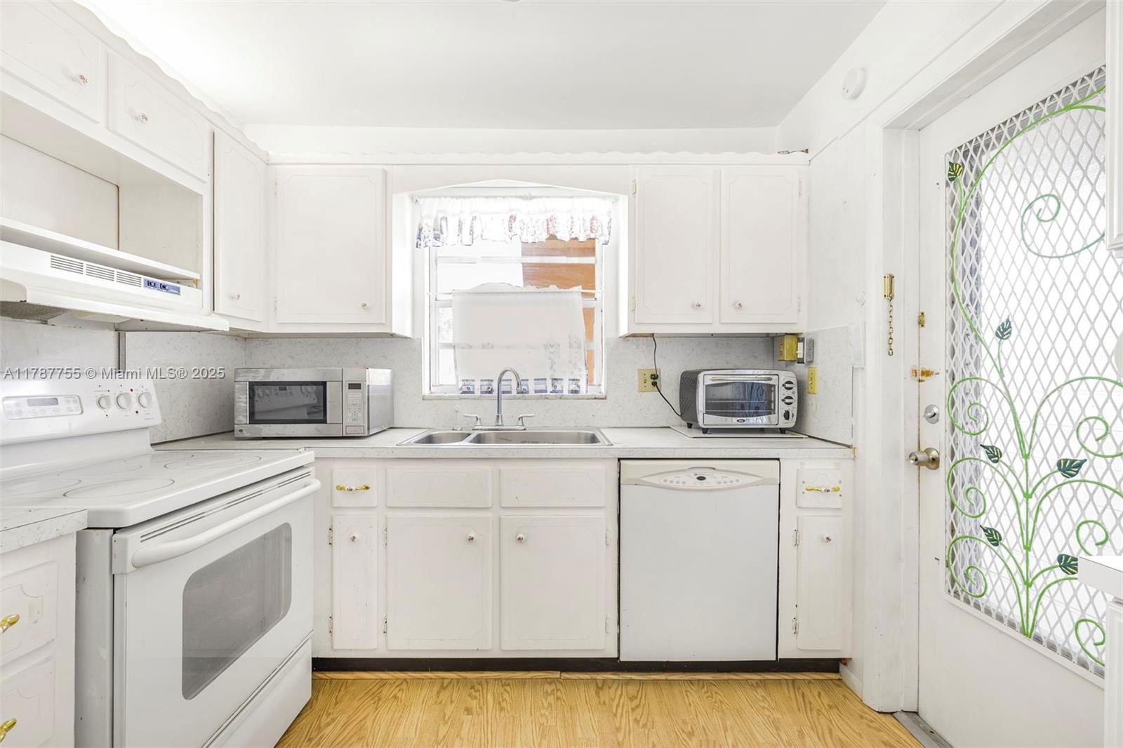 Real estate property located at 5300 Washington St Q207, Broward, Beverly Hills Condo Numbe, Hollywood, FL