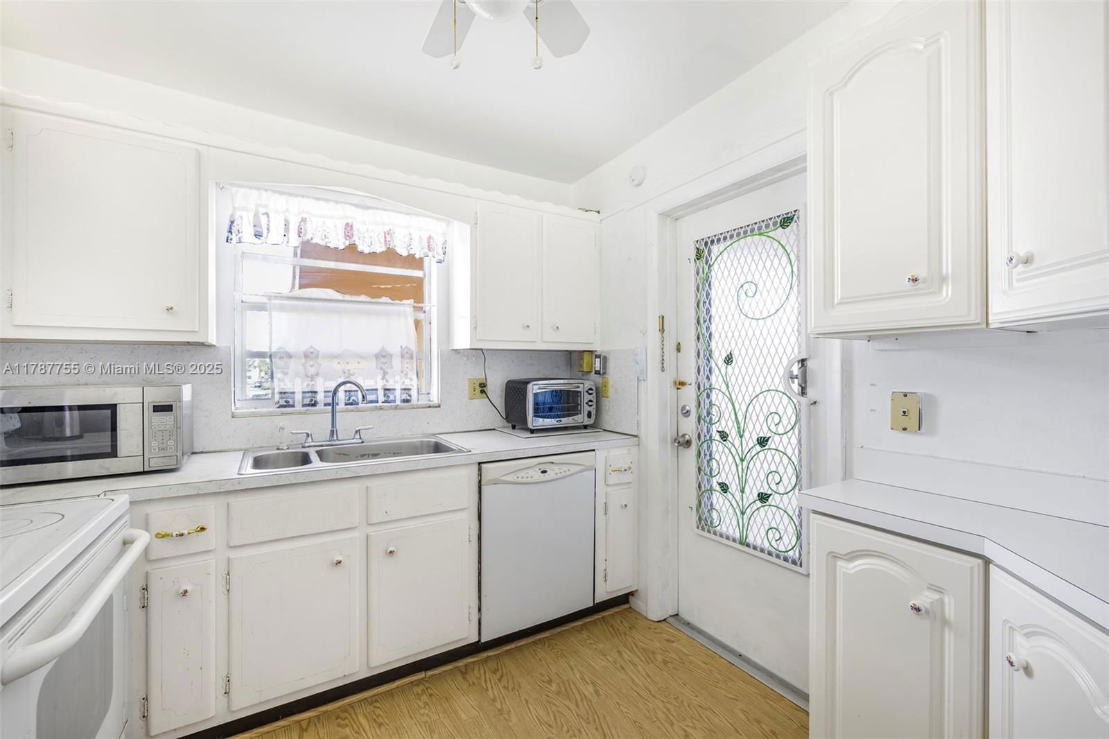 Real estate property located at 5300 Washington St Q207, Broward, Beverly Hills Condo Numbe, Hollywood, FL