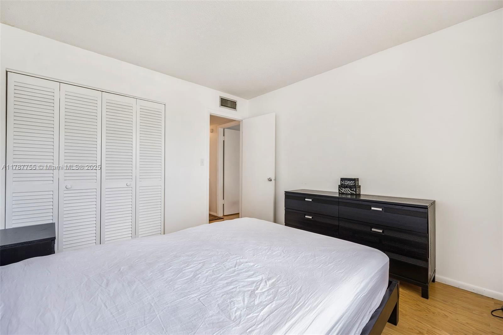 Real estate property located at 5300 Washington St Q207, Broward, Beverly Hills Condo Numbe, Hollywood, FL