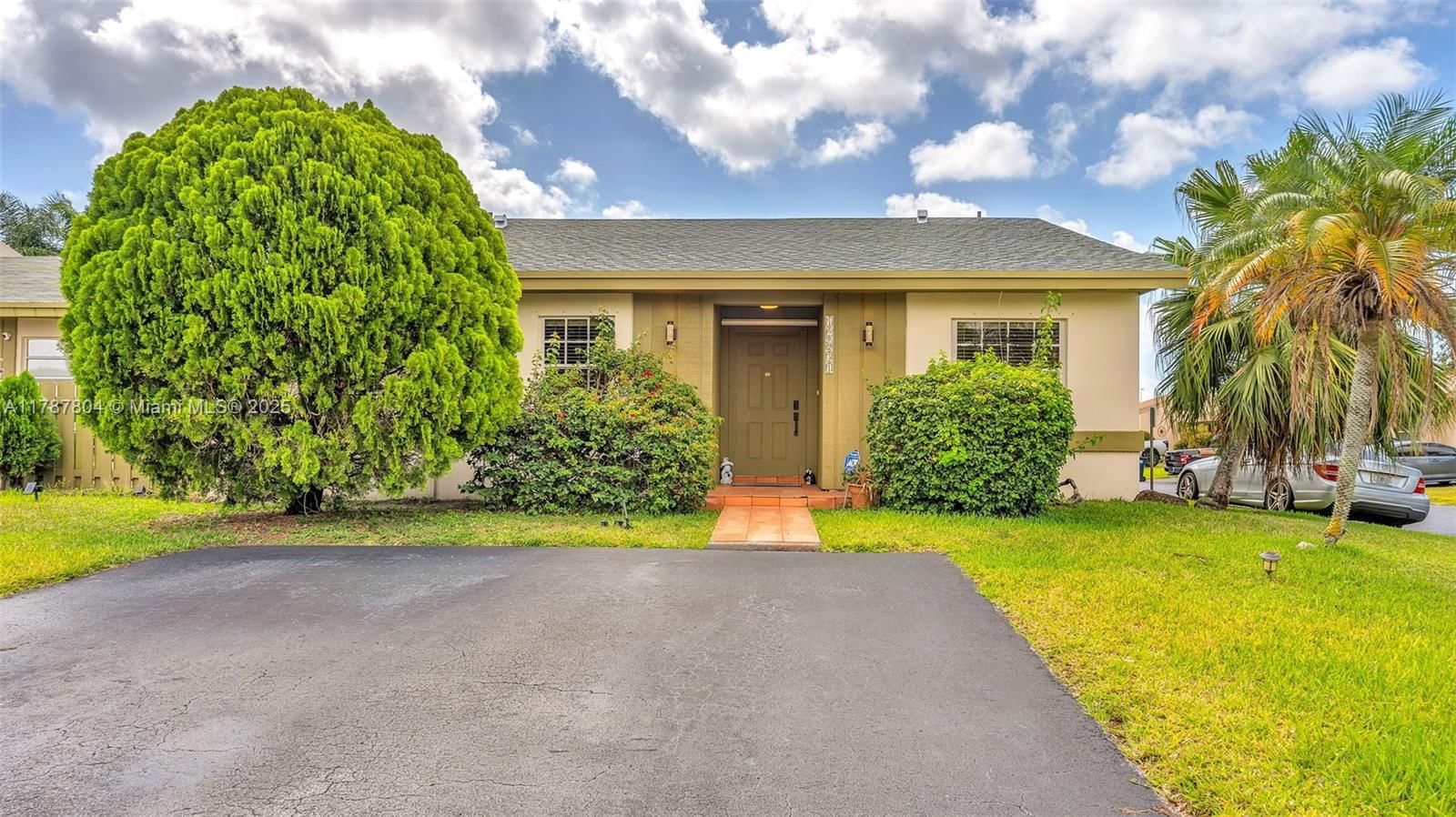 Real estate property located at 12031 110th St Cir E, Miami-dade, Devon-aire Villas Sec 3, Miami, FL