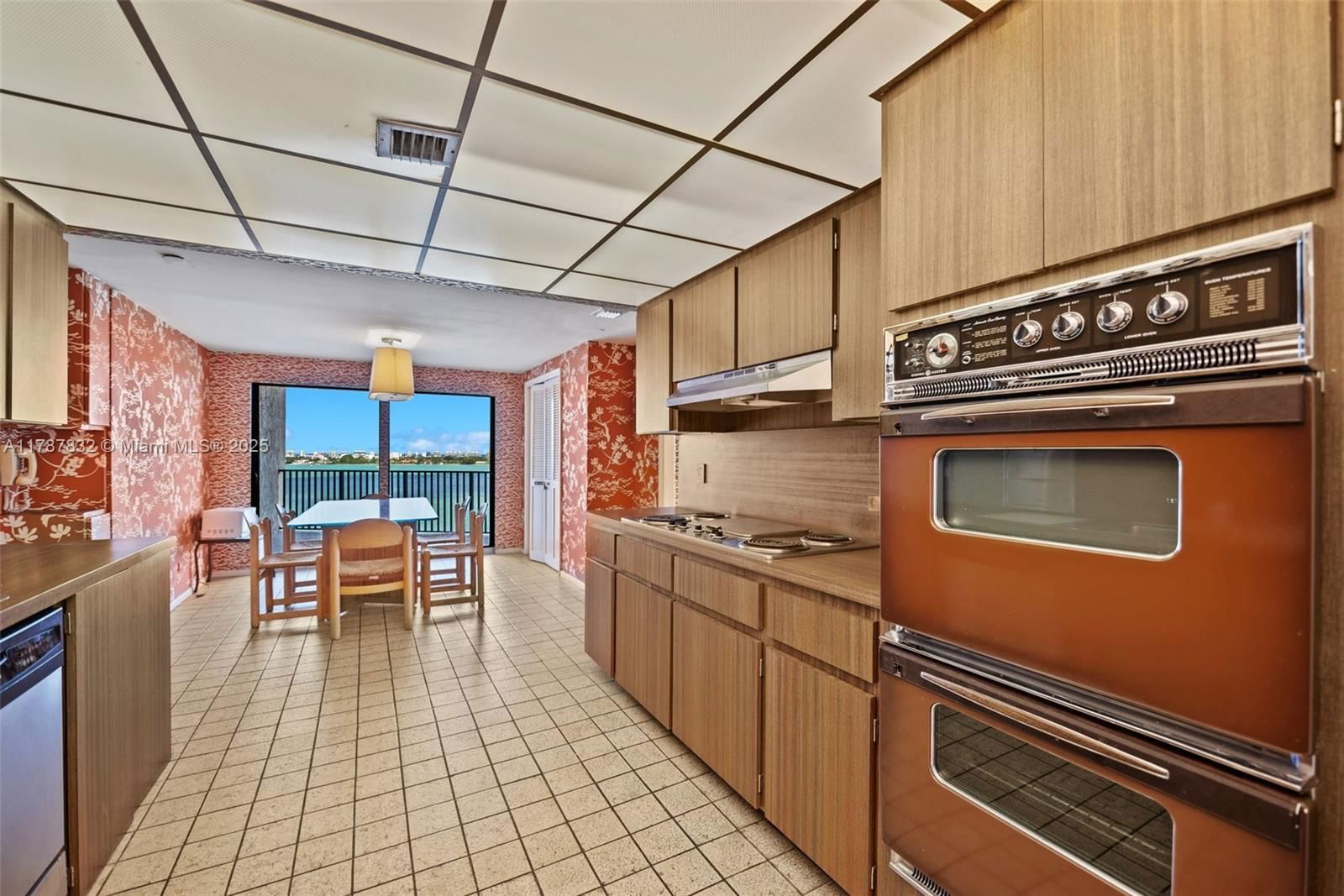 Real estate property located at 1800 114th St #1704, Miami-dade, Cricket Club Condo, Miami, FL