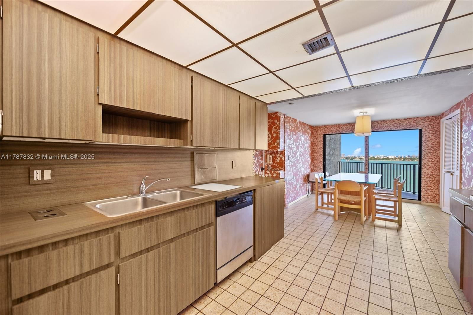 Real estate property located at 1800 114th St #1704, Miami-dade, Cricket Club Condo, Miami, FL