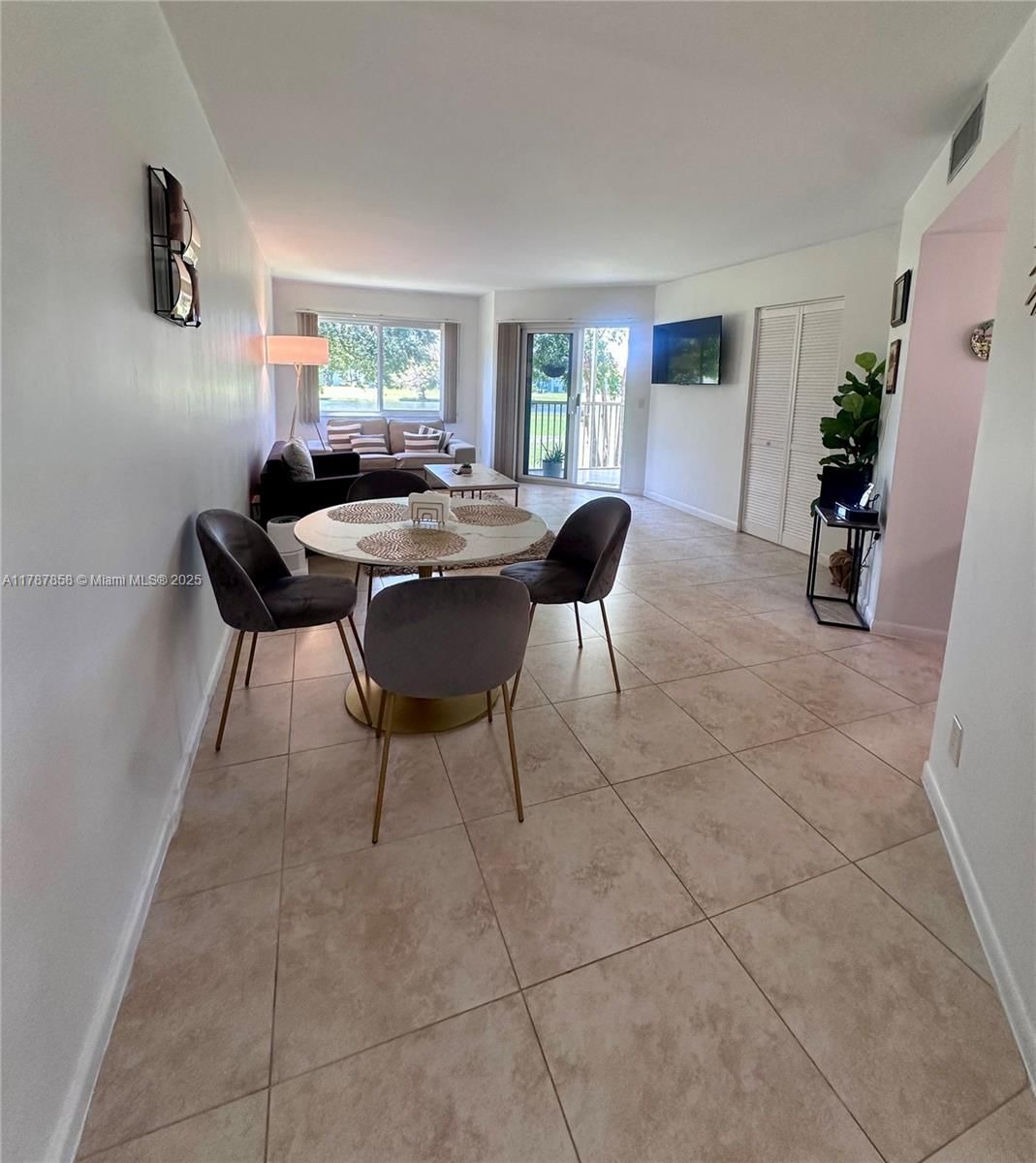 Real estate property located at 100 130th Ter #204C, Broward, Lancaster At Century, Pembroke Pines, FL
