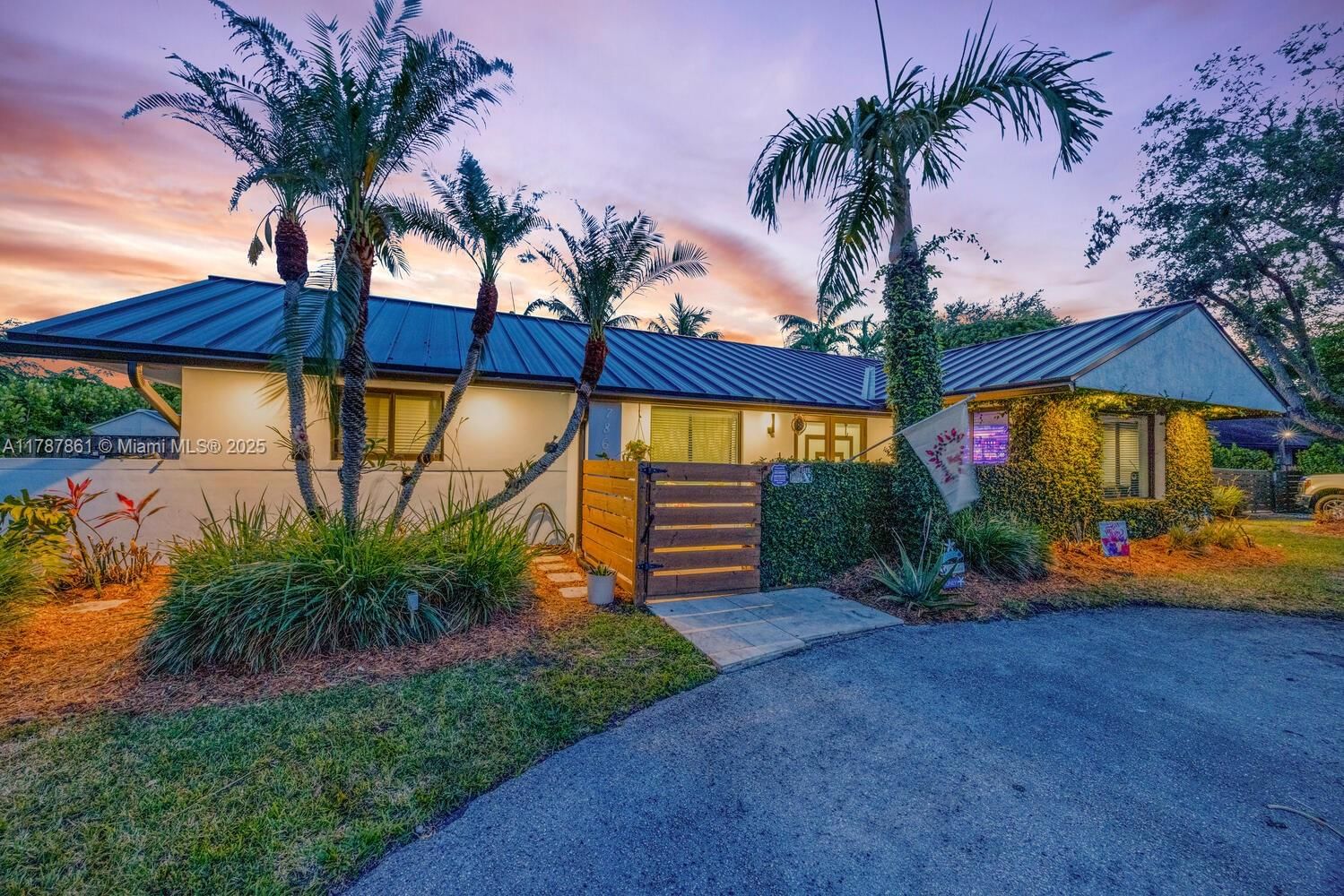 Real estate property located at 7864 179th Ter, Miami-dade, Cutler Hammock, Palmetto Bay, FL