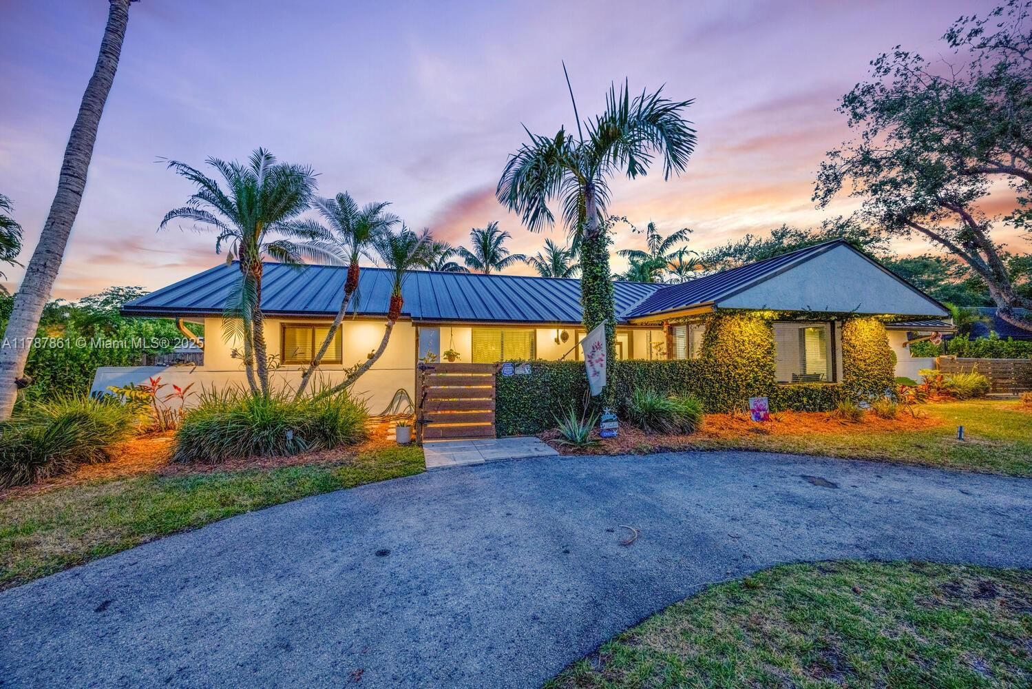 Real estate property located at 7864 179th Ter, Miami-dade, Cutler Hammock, Palmetto Bay, FL