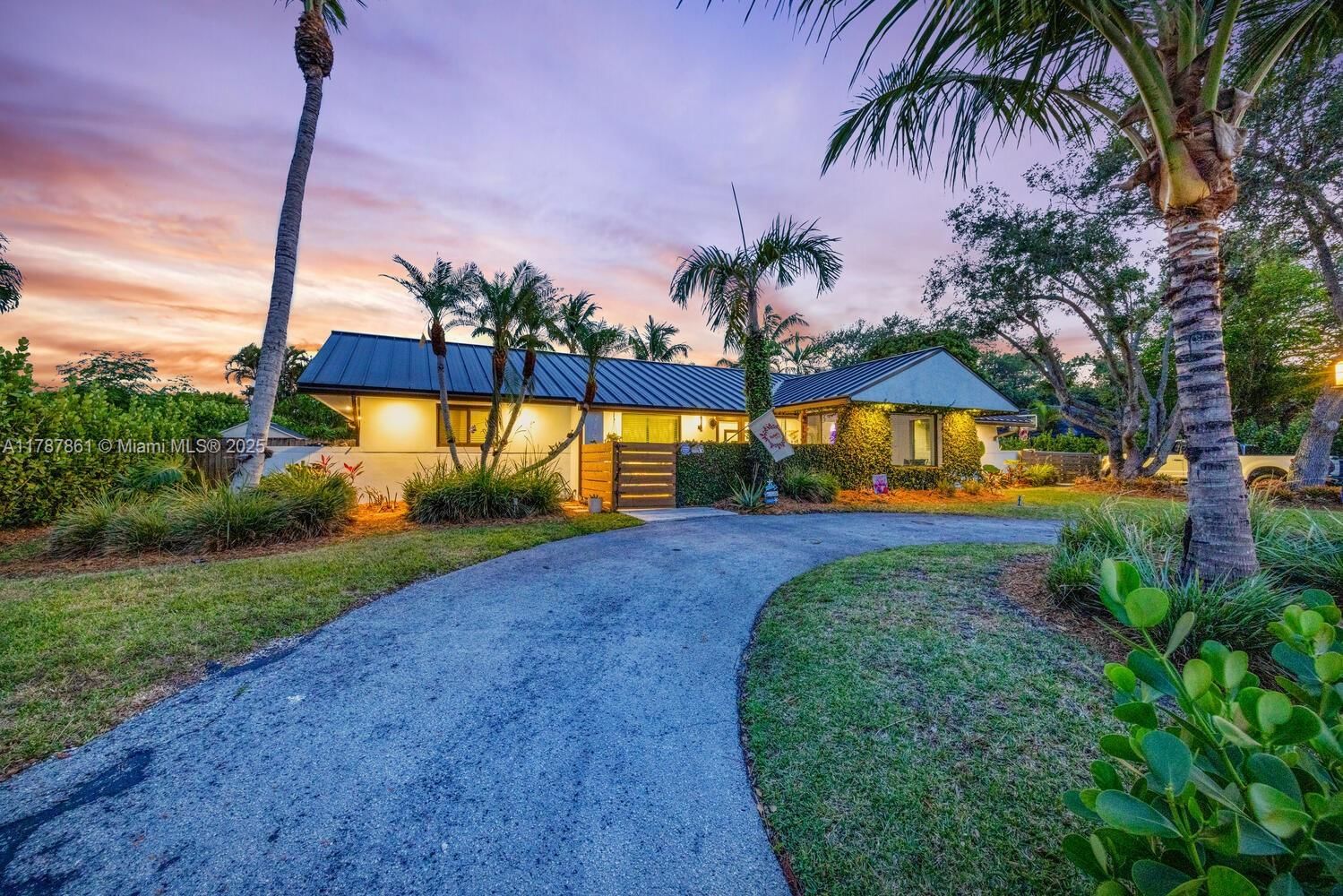 Real estate property located at 7864 179th Ter, Miami-dade, Cutler Hammock, Palmetto Bay, FL