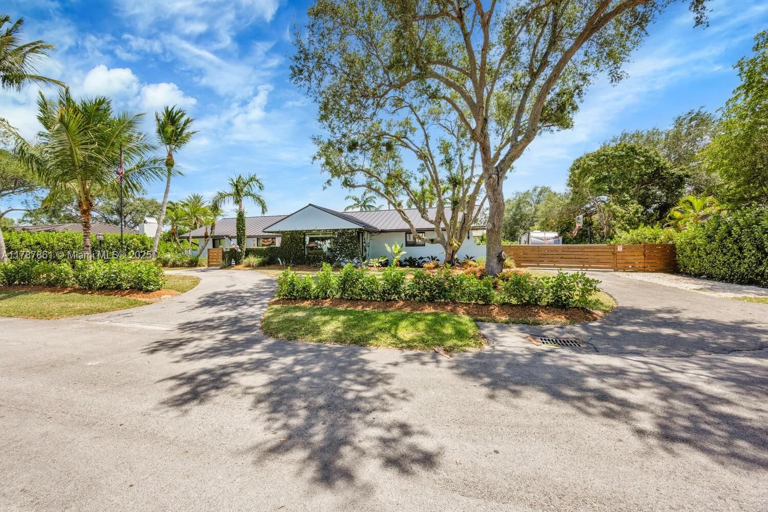 Real estate property located at 7864 179th Ter, Miami-dade, Cutler Hammock, Palmetto Bay, FL