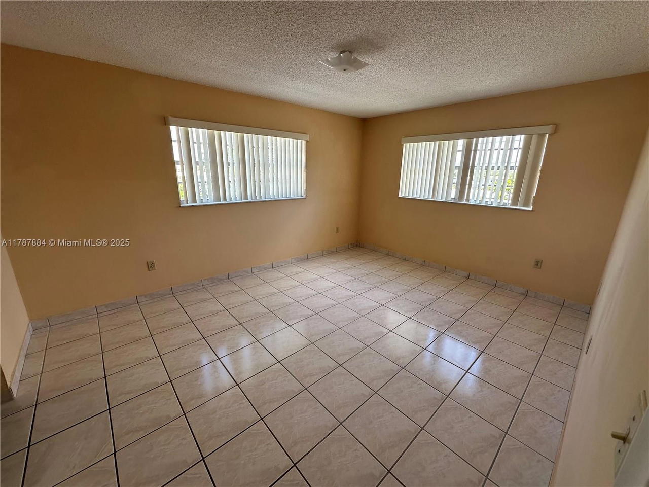 Real estate property located at 8250 Byron Ave #404, Miami-dade, Byron Waterview Condo, Miami Beach, FL