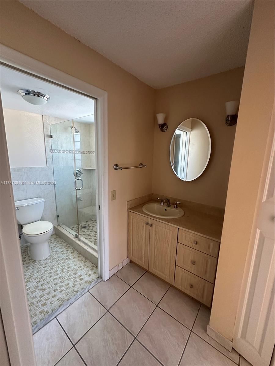 Real estate property located at 8250 Byron Ave #404, Miami-dade, Byron Waterview Condo, Miami Beach, FL