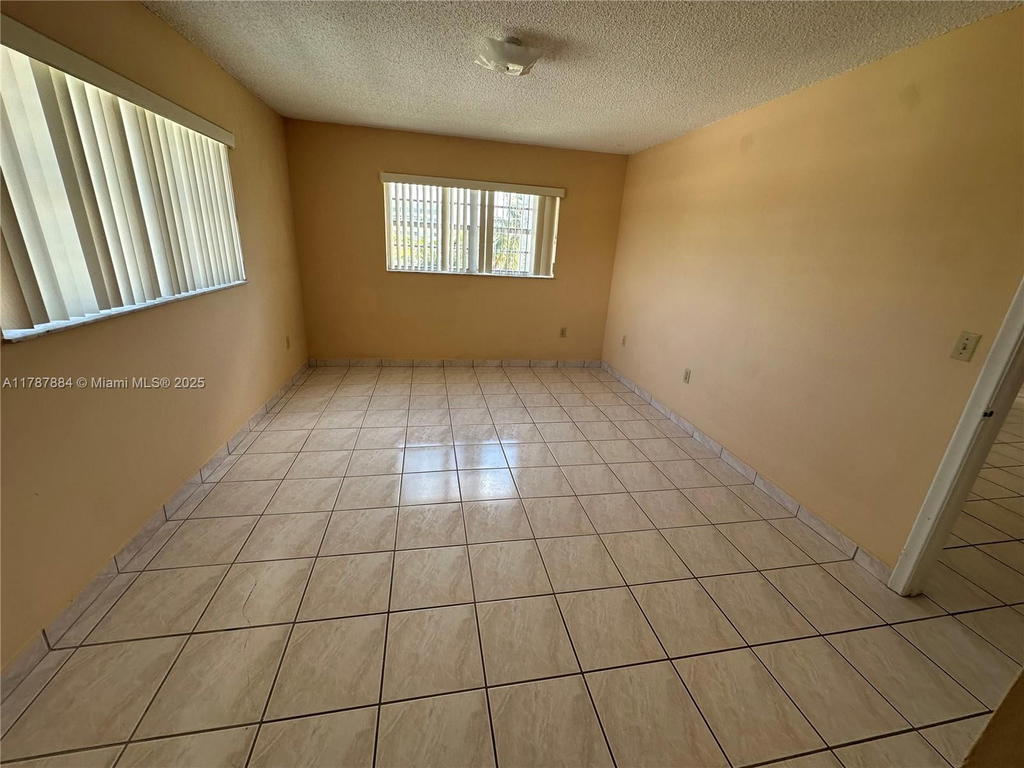 Real estate property located at 8250 Byron Ave #404, Miami-dade, Byron Waterview Condo, Miami Beach, FL