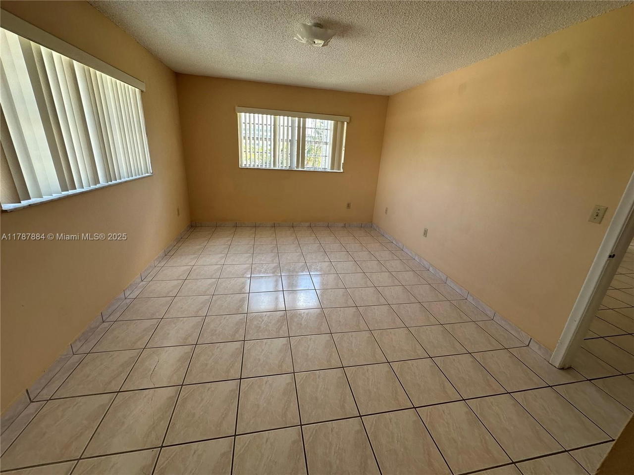 Real estate property located at 8250 Byron Ave #404, Miami-dade, Byron Waterview Condo, Miami Beach, FL
