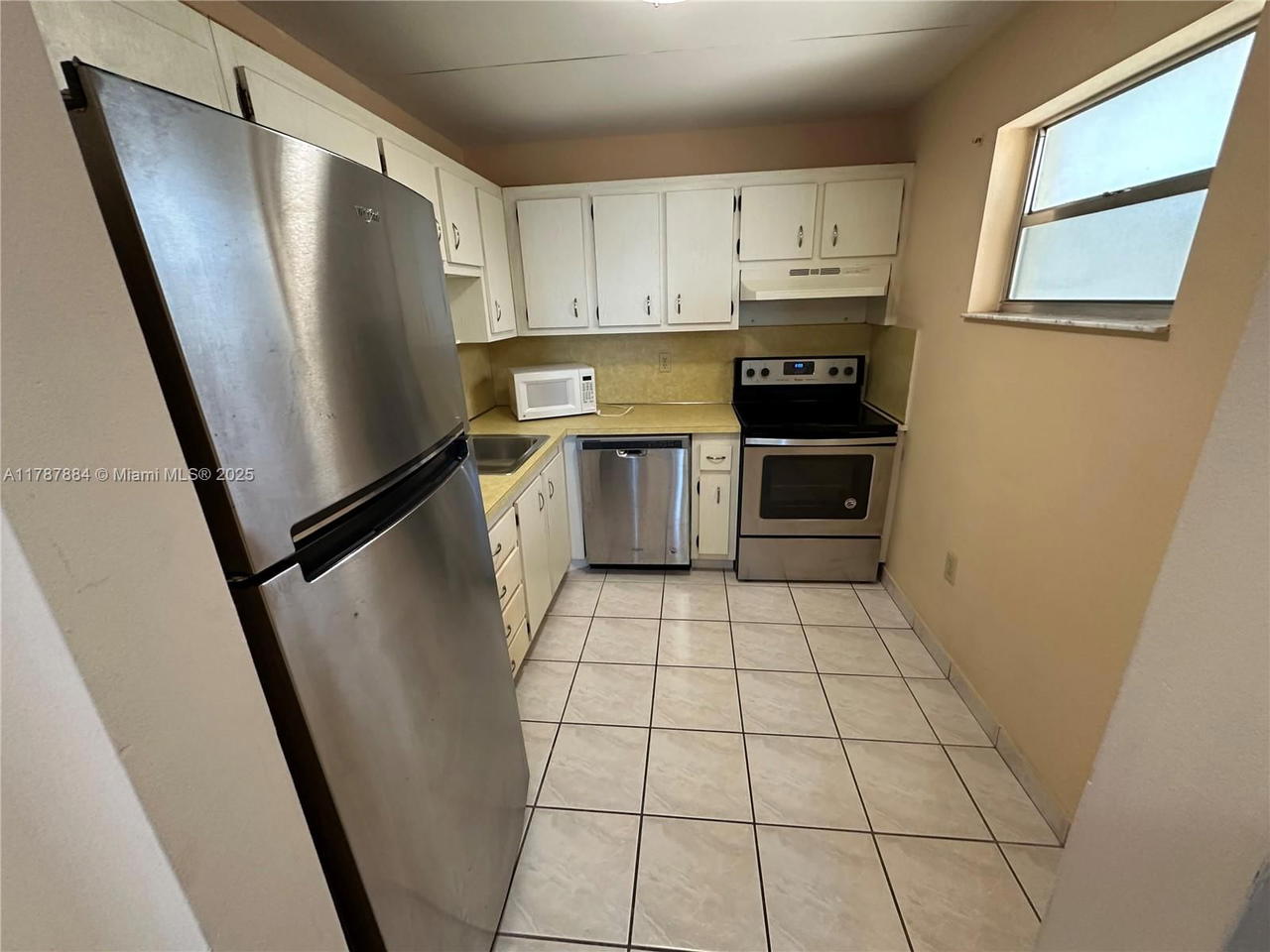Real estate property located at 8250 Byron Ave #404, Miami-dade, Byron Waterview Condo, Miami Beach, FL