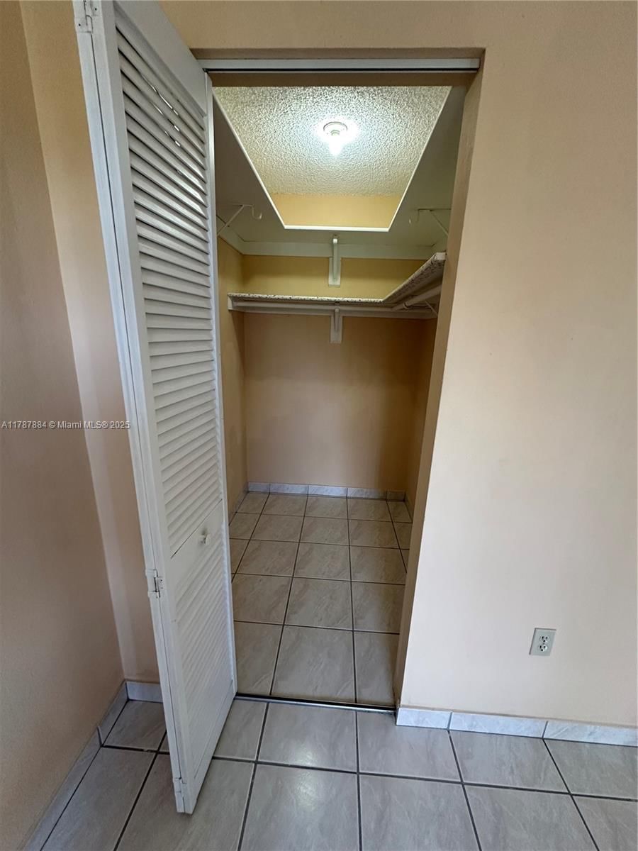 Real estate property located at 8250 Byron Ave #404, Miami-dade, Byron Waterview Condo, Miami Beach, FL