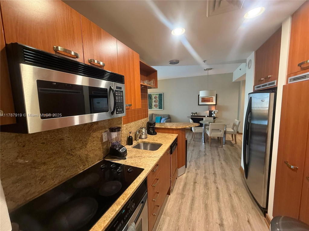 Real estate property located at 1395 Brickell Ave #3211, Miami-dade, Mayfield Condo, Miami, FL