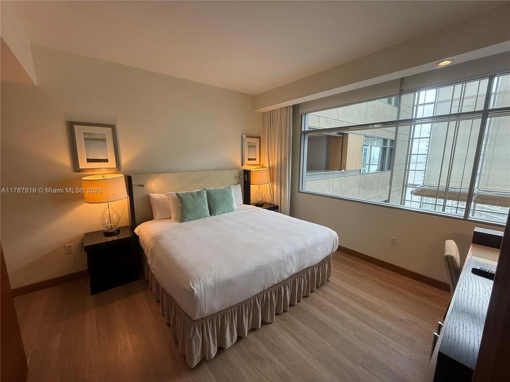 Real estate property located at 1395 Brickell Ave #3211, Miami-dade, Mayfield Condo, Miami, FL