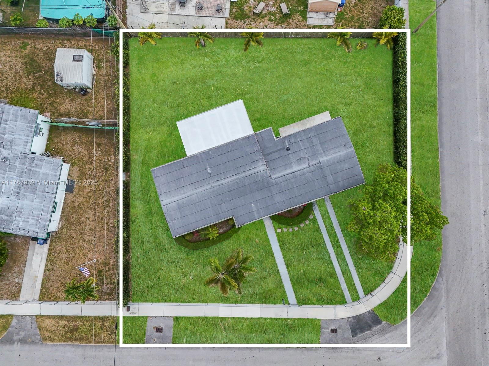 Real estate property located at 11420 44th St, Miami-dade, Westwood Lake 1st Addn, Miami, FL