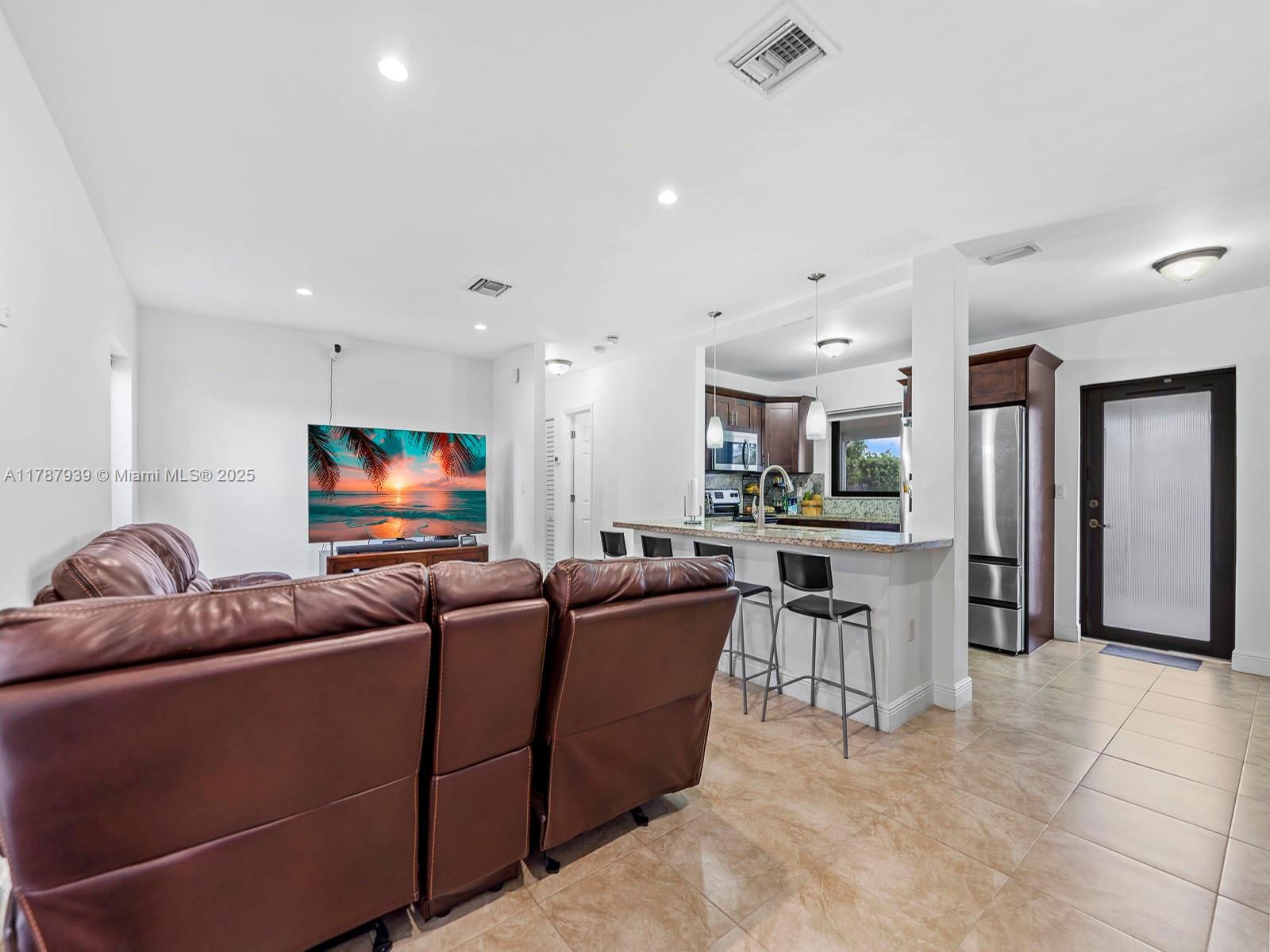 Real estate property located at 11420 44th St, Miami-dade, Westwood Lake 1st Addn, Miami, FL
