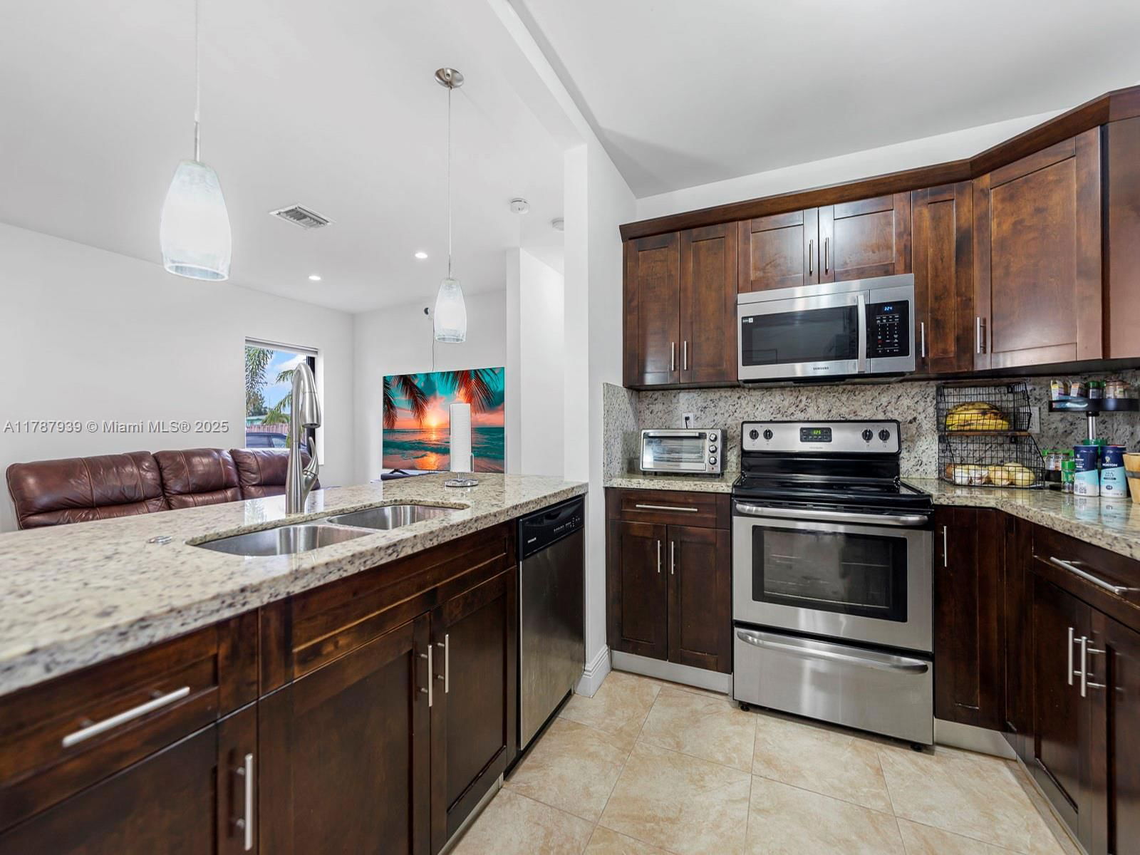 Real estate property located at 11420 44th St, Miami-dade, Westwood Lake 1st Addn, Miami, FL